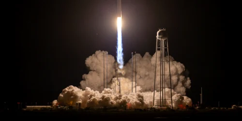 Lansarea unei toalete de 23 de miliarde catre Statia Spatiala Internationala foto via NASA