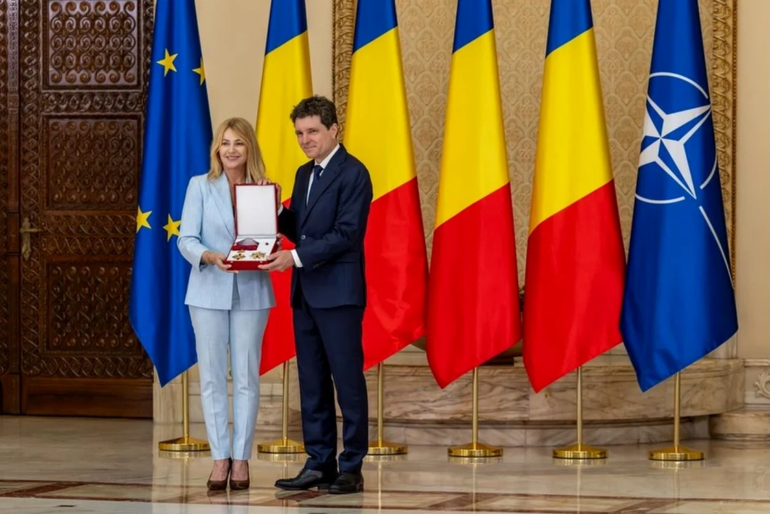 Nadia Comăneci, decorată de președintele Nicușor Dan (FOTO: Facebook/ Nicușor Dan)