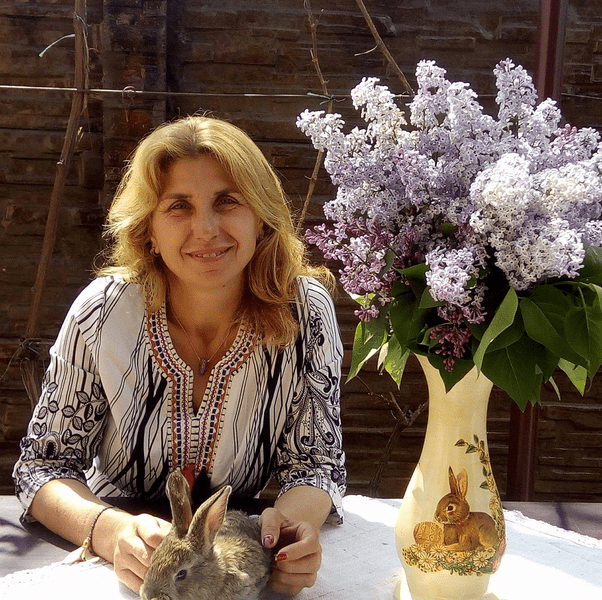 Veronica hrănește cu legume curate copiii bolnavi de cancer. „Iubesc România! Pământul ei mă ajută să ajut“ VIDEO