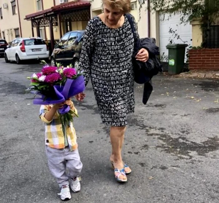 Fiul Adelei Popescu a fost însoțit de bunica lui în prima zi de grădinițăfoto: arhivă personală