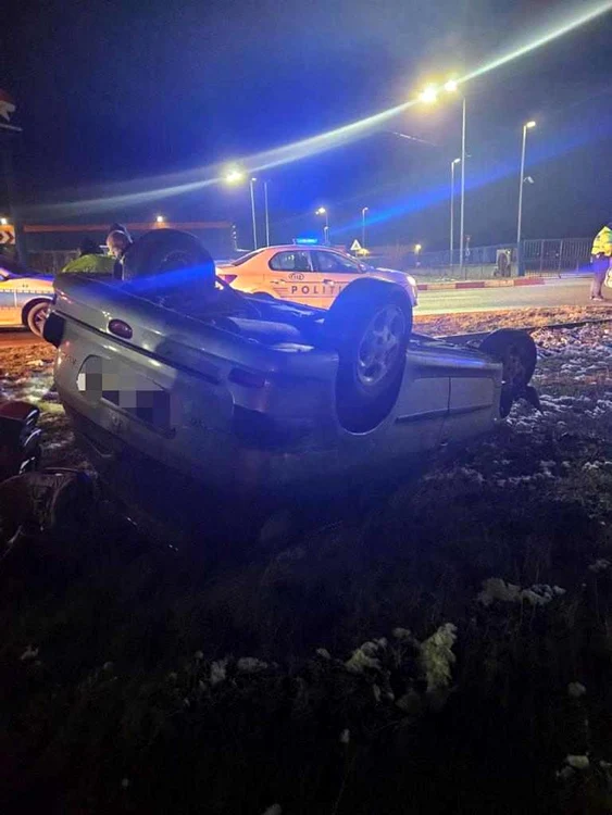 Femeia a pierdut controlul volanului și s-a răsturnat FOTO IPJ 
