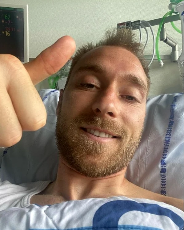 
    Eriksen a încurajat echipa Danemarcei de pe patul de spitalFoto: Instagram / Eriksen  