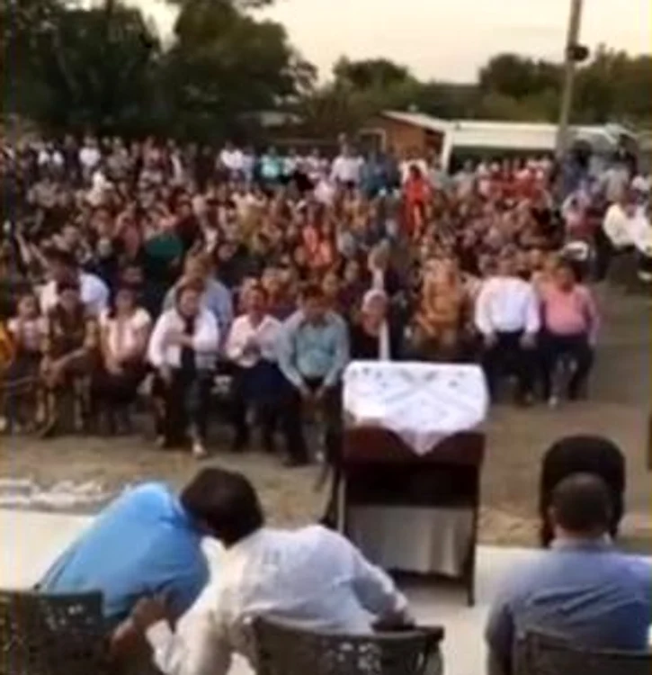
    Aproximativ 200 de gălățeni s-au strâns să se roage pentru dispariția coronavirusuluiFoto: Captură Video  