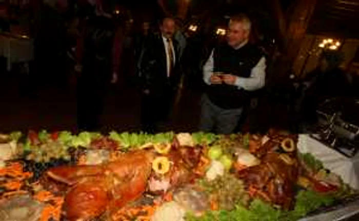 Nae Manea s-a înfruptat copios dintr-un purcel de lapte