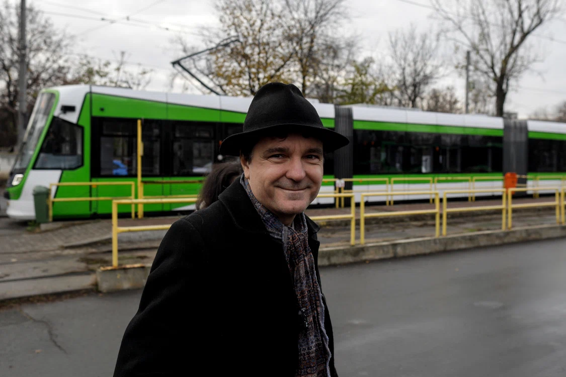 Primarul Capitalei, Nicușor Dan, și reprezentanți ai constructorului Astra Vagoane inaugurează noile tramvaie Imperio în prima zi în care au fost puse în circulație, în București. FOTO Inquam Photos / Octav Ganea