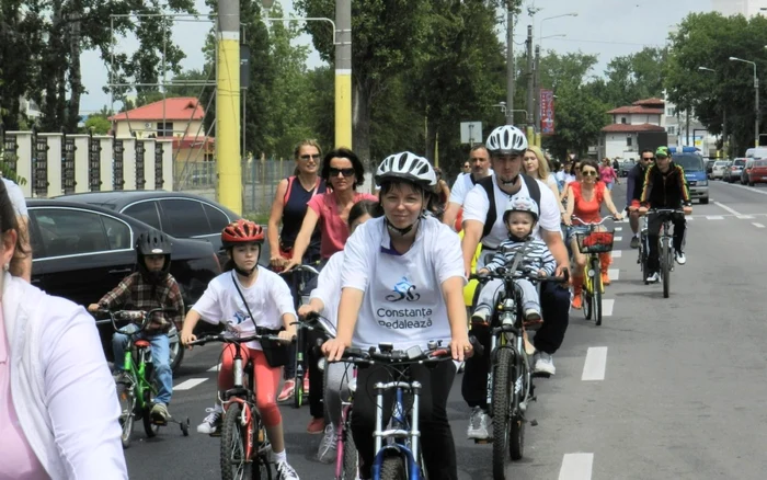 Mişcare pe biciclete la sârşit de octombrie. FOTO constantapedaleaza.ro