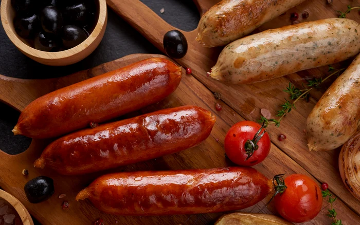 Cârnații de casă sunt foarte populari de sărbători / foto: Freepik