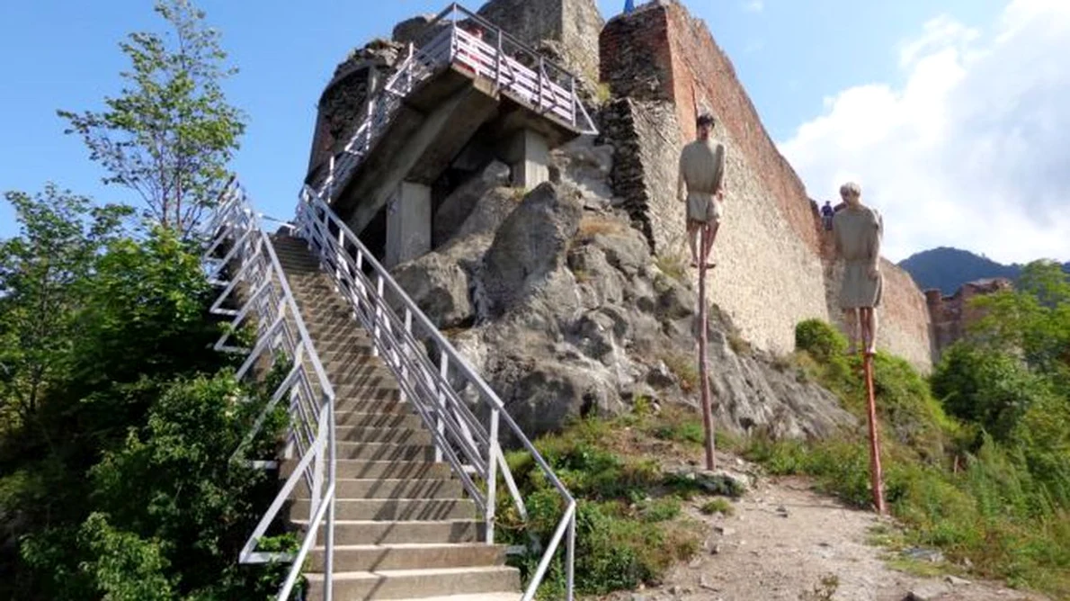 Poenari, cetatea lui Vlad Ţepeş, va fi închisă jpeg