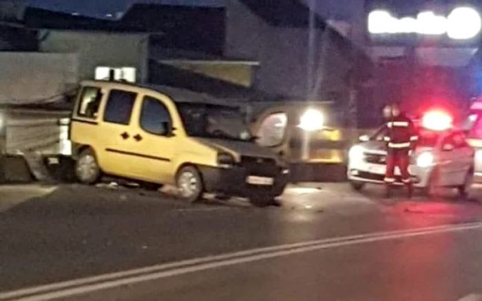 Accident la intrare în Râmnicu Vâlcea - Râureni - provocat de un bărbat venit din Italia care a fugit din izolare Foto gazatavalceana ro