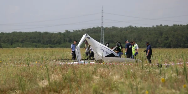 Un avion de mici dimensiuni s-a prăbuşit în Chitila FOTO Inquam Photos / Octav Ganea