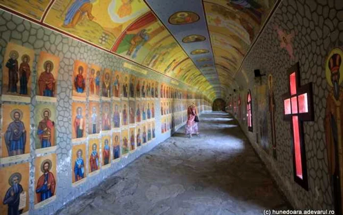 Tunelul Cu sfinţi. FOTO: Daniel Guţă. ADEVĂRUL.