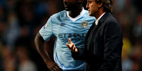 Kolo Toure şi Roberto Mancini