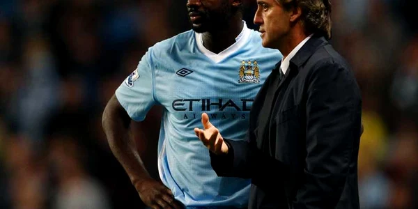 Kolo Toure şi Roberto Mancini