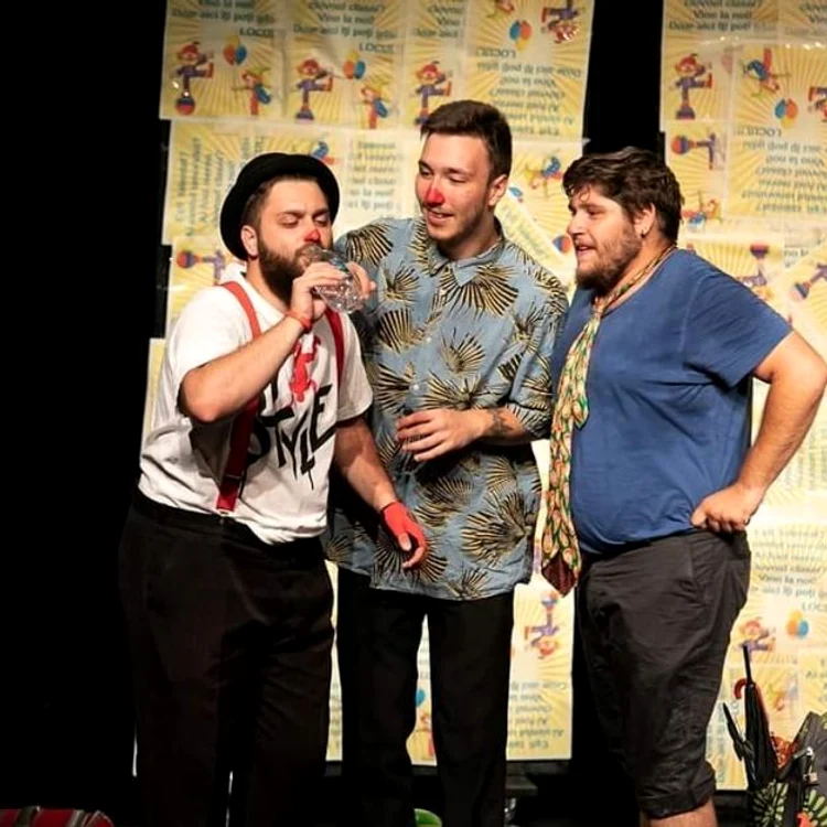 Scenă din piesa ”Angajare de clovn(i)” Foto: UGAL