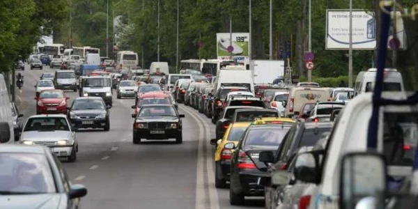 Şoferul a atras atenţia după ce nu a acordat prioritate. Arhivă Adevărul