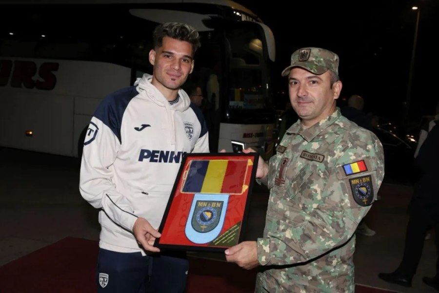 Gest simbolic înainte de meciul cu Bosnia: ce a primit Ianis Hagi de la militarii români