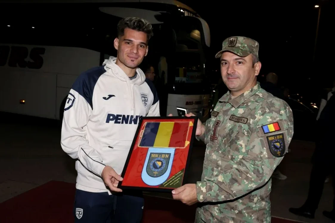 Ianis Hagi a primit drapelul României FOTO: Federația Română de Fotbal