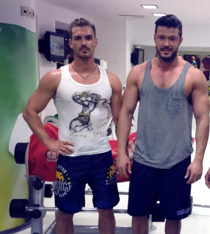 Victor Slav s-a amuzat copios cu amicii la sala de fitness pe seama propunerii mulatrei
