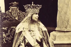 Coroana Reginei Maria, inspirată din estetica medievală bizantină