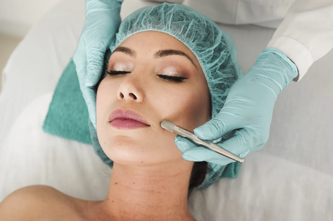 DanaMiricioiu   clinica estetica Bucuresti (2) jpg