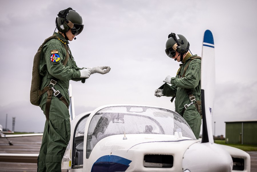 Piloții ucraineni care s-au instruit pe F-16 în Marea Britanie au încheiat prima parte a pregătirii