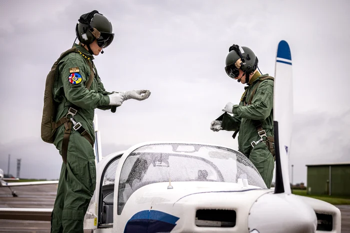 Piloți ucraineni fac pregătirea pe F-16 FOTO: X