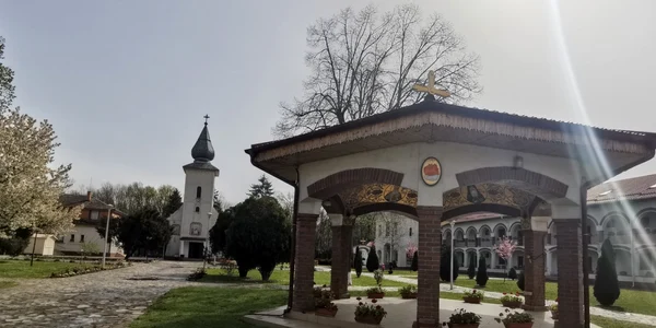 Mănăstirea de la Şag a devenit un loc preferat de reculegere şi pentru timişoreni FOTO Ş.Both