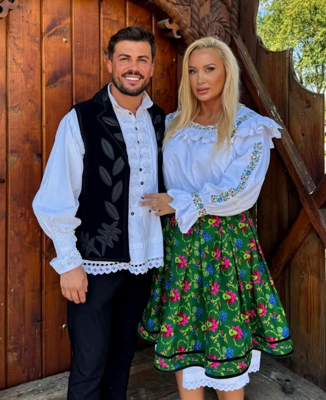 Simona Trașcă și Marian Buzilă au fixat nunta anul viitor, în primăvară foto: Facebook