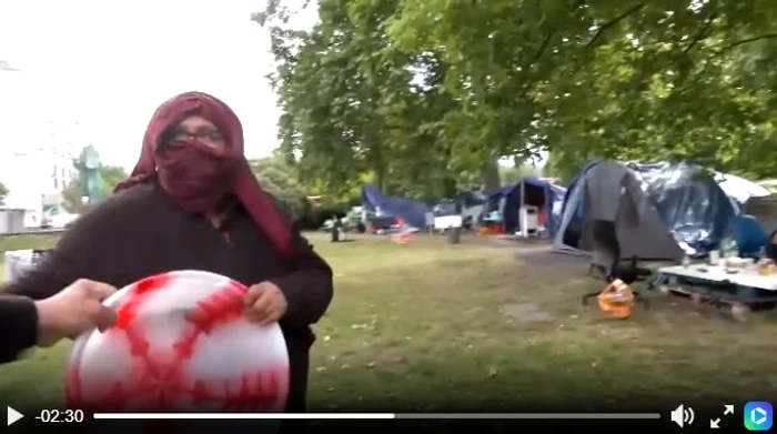 Indivizii și-au amplasat corturile în centrul Londrei. Foto: captură video/Facebook Anunțul UK