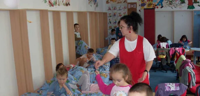 Îngrijitoarele sunt nevoite să facă faţă unui volum enorm de muncă