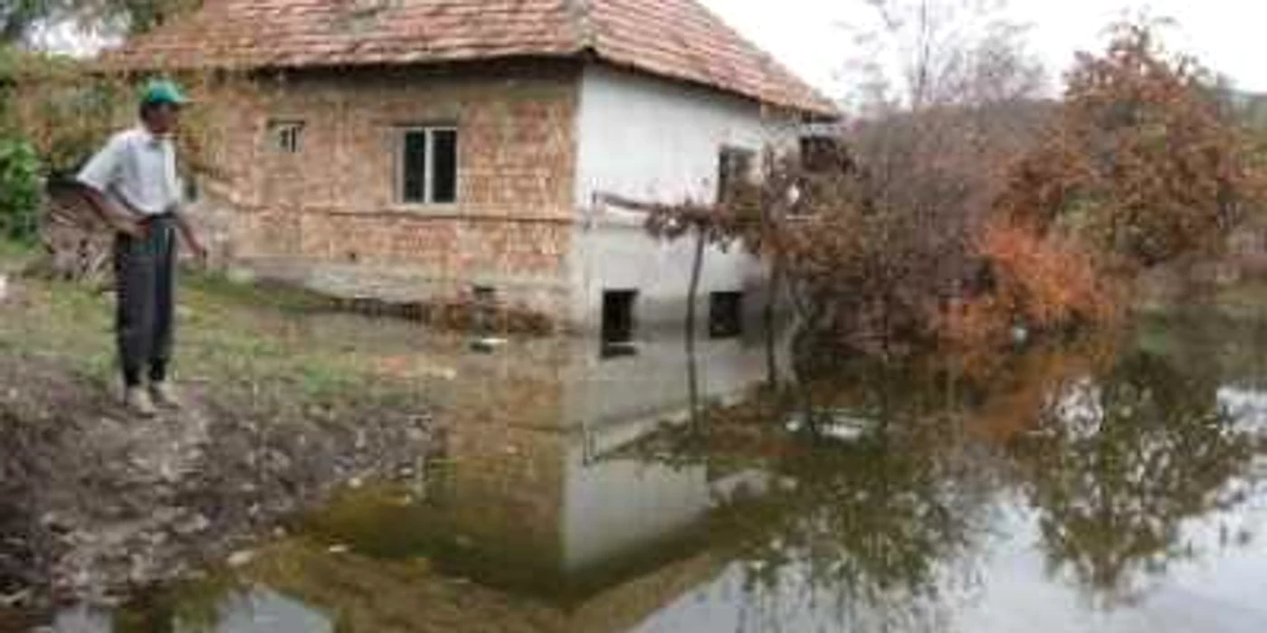 Râmnicu Vâlcea: Ocnele Mari/ Nivelul saramurii în zona caselor din Cosota a mai crescut cu 4,5 centimetri