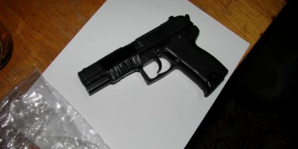 Pistolul a fost confiscat