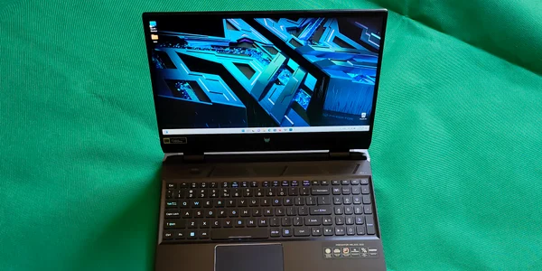 Acer PREDATOR HELIOS 300 (4) jpg