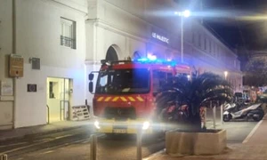 incendiu la hotelul majestic din Cannes FOTO X @ChrisBelicchi jfif