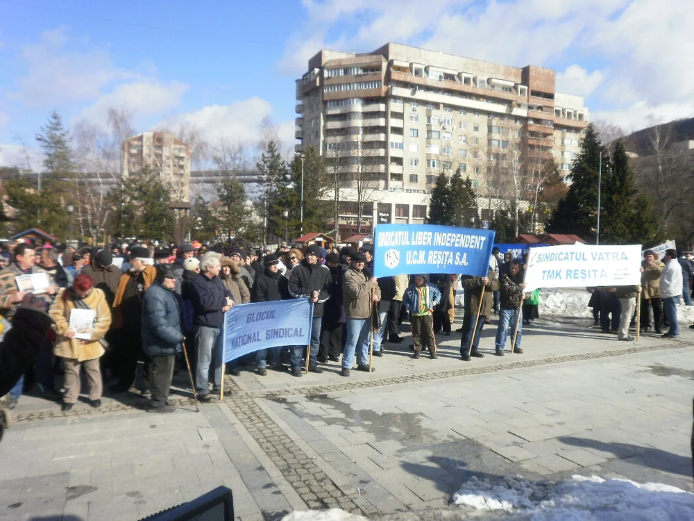 În ciuda frigului, sute de reșițeni au venit la miting