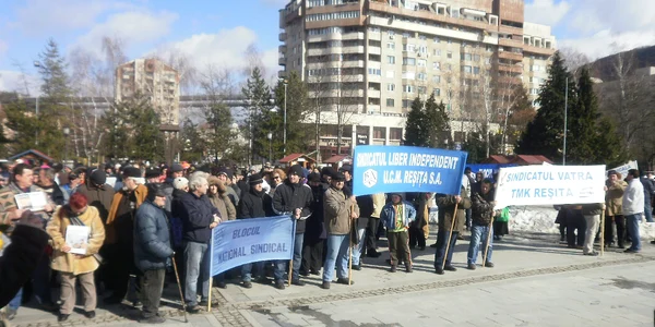 În ciuda frigului, sute de reșițeni au venit la miting 