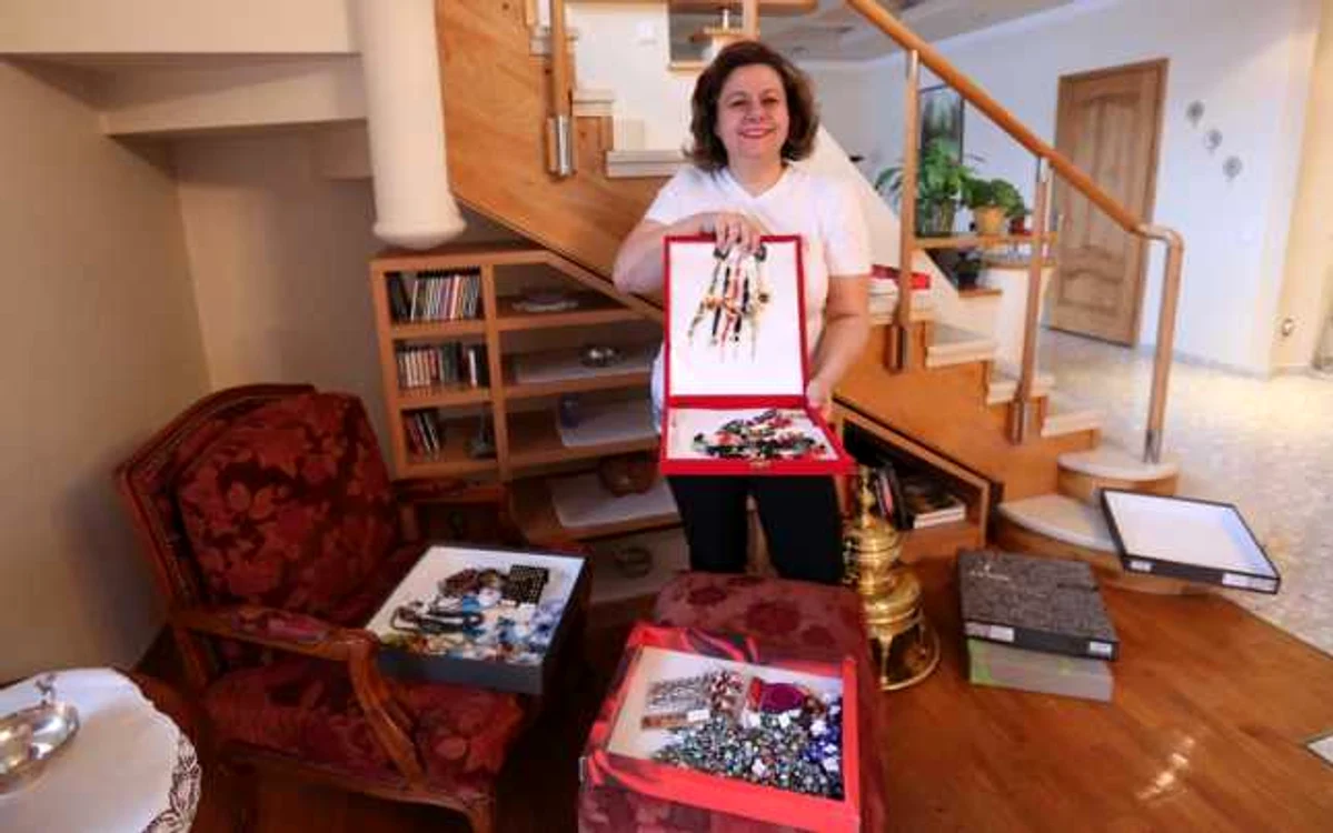 Soţia ambasadorului Turciei în Moldova, Banu Kartal, a pregătit şi în acest an obiecte interesante pentru expoziţia cu vânzare. FOTO Adevărul