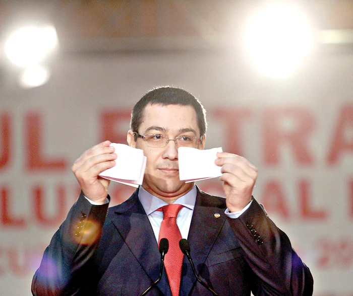 Premierul a renunţat ieri la titlul academic de doctor în drept, după doi ani şi jumătate de la acuzaţia de plagiatfoto: mediafax