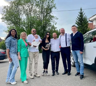 Vedetele au petrecut în Cernești, Maramures 