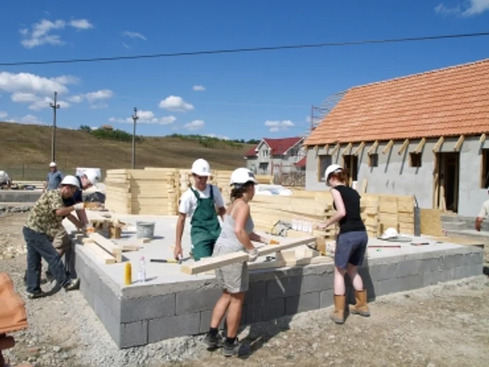 Oradea: Locuințe marca Habitat pentru tineri din orfelinate