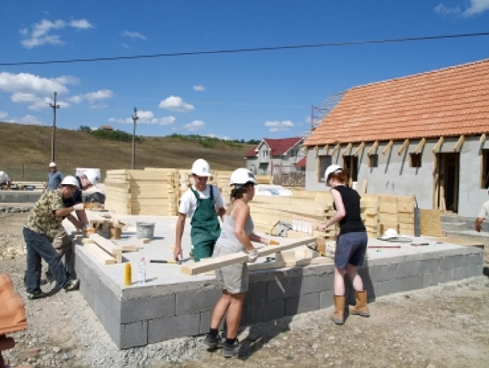 Oradea: Locuințe marca Habitat pentru tineri din orfelinate