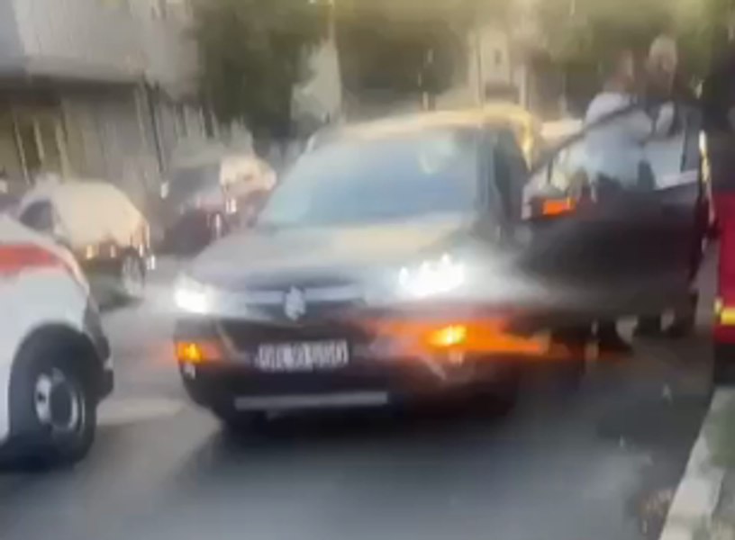 Tânăr prins băut și drogat la volan. Bărbatul a adormit și a oprit mașina pe mijlocul străzii VIDEO