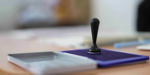 Proces electoral într-o secție de vot în timpul turului I al alegerilor pentru funcția de președinte al României și pentru referendumul legat de Capitală, București. FOTO Inquam Photos / Octav Ganea