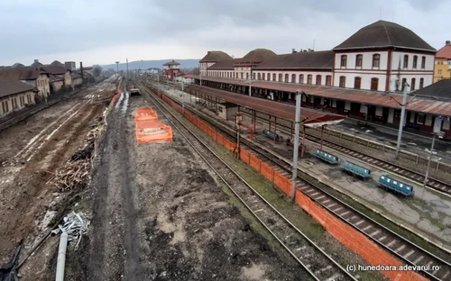 gara simeria si calea ferata in santier foto daniel guta adevarul