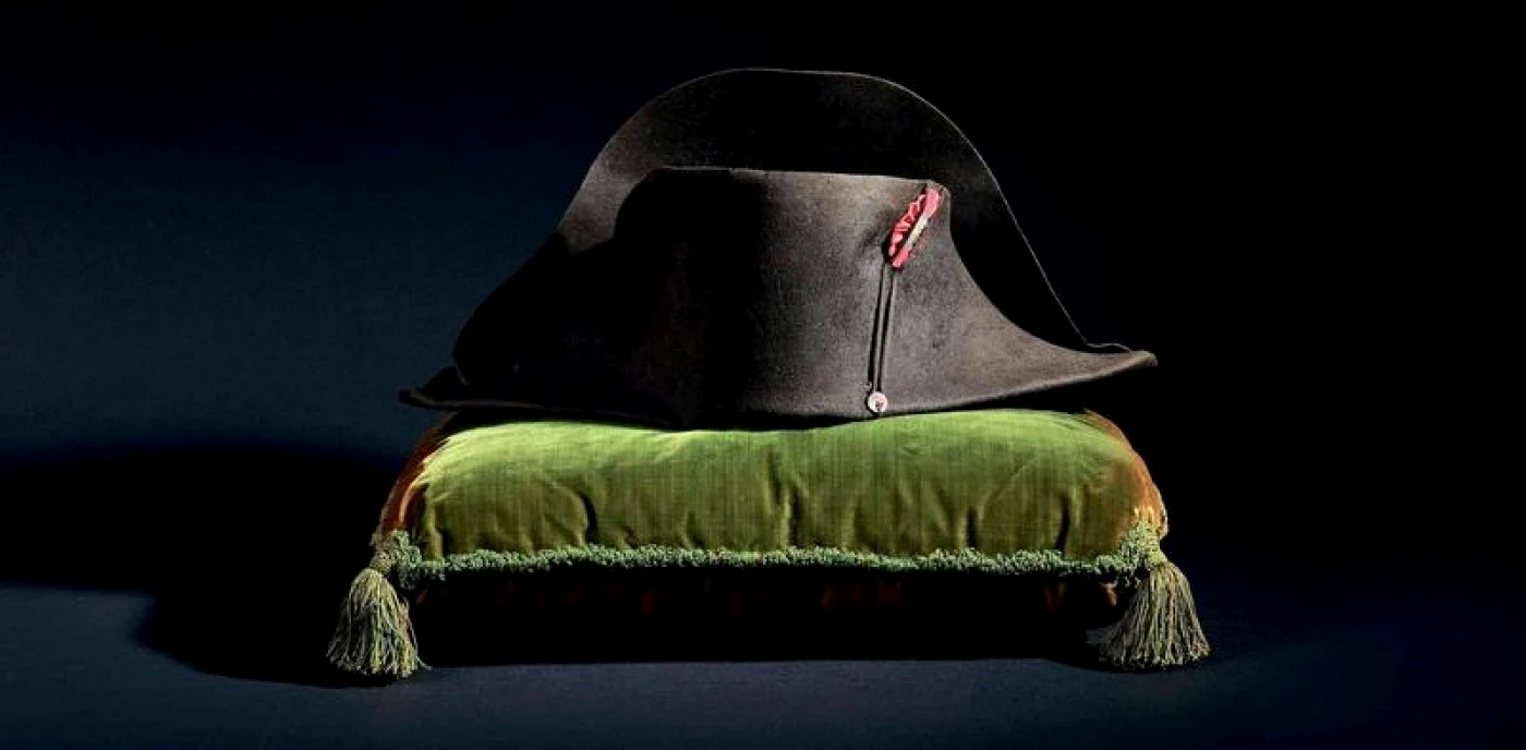 Povestea acestei pălării,
deşi necunoscută, este diferită de cea a majorităţii bicornurilor lui Napoleon
care au fost scoase la licitaţie. Foto: Bonhams