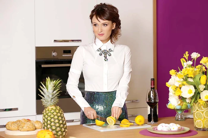 De câţiva ani,  a descoperit  alimentaţia  raw vegan