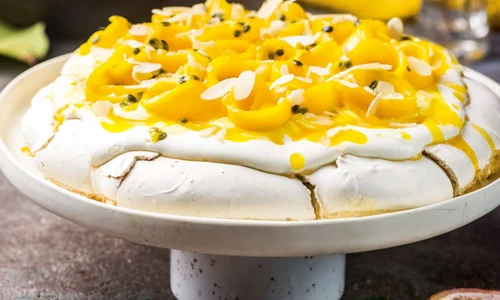 pavlova cu mango si fructul pasiunii jpg