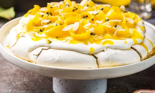 pavlova cu mango si fructul pasiunii jpg