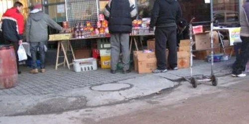Botoşani: În pieţe au început să apară primele petarde