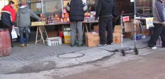 Botoşani: În pieţe au început să apară primele petarde